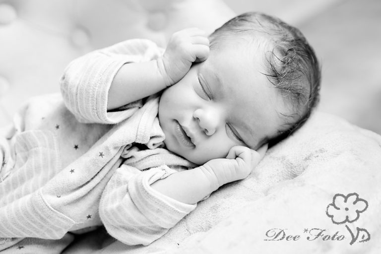 neugeborenen-fotograf-baby-fotografie-neukirchen-sulzbach-rosenberg-amberg-hersbruck-hohenstadt-kinder-schwangerschaft-newborn-photography_0