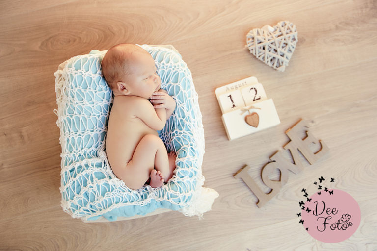 neugeborenen-fotograf-baby-fotos-portrait-kinder-familie-eltern-geburt-newborn-neukirchen-sulzbach-rosenberg-amberg-hersbruck-hohenstadt-holnstein-koenigstein-fotografin-deefoto4