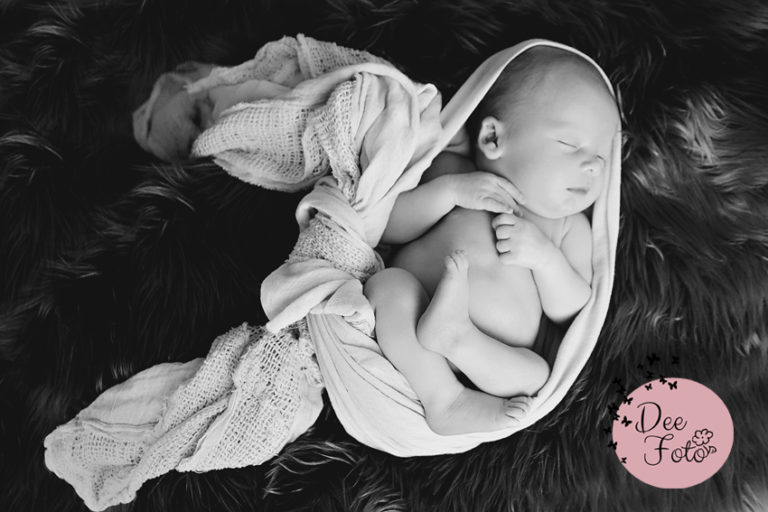 neugeborenen-fotograf-baby-fotos-portrait-kinder-familie-eltern-geburt-newborn-neukirchen-sulzbach-rosenberg-amberg-hersbruck-hohenstadt-holnstein-koenigstein-fotografin-deefoto5