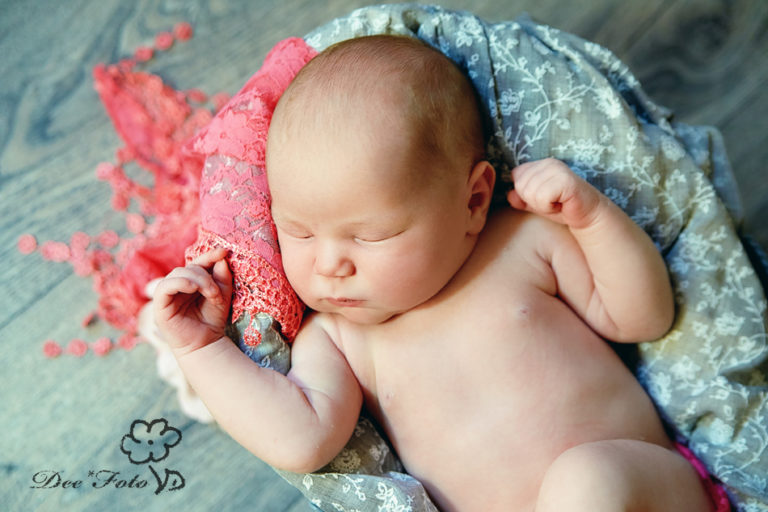 familie-fotograf-schwanger-babybauch-neugeborene-maedchen-papa-mama-kind-amberg-sulzbach-neukirchen-hohenstadt-hersbuck-studio-baby0