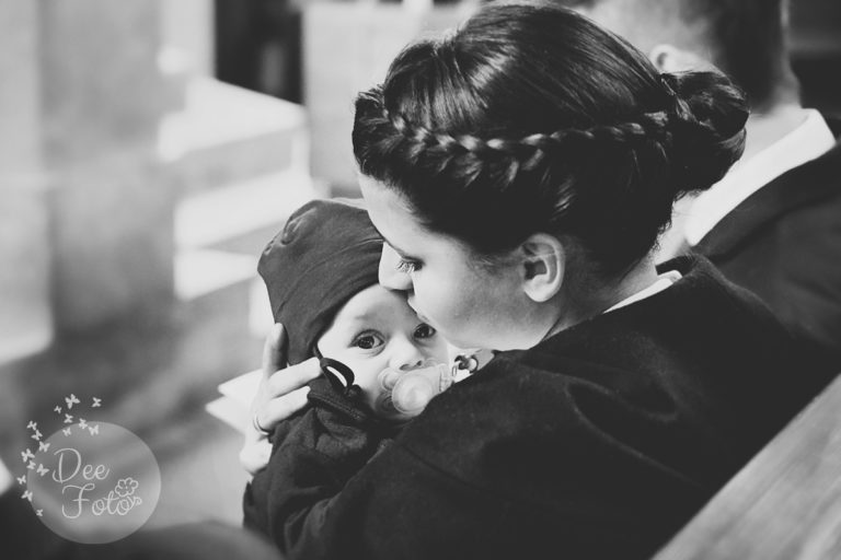 taufe_familienfotograf_kirche_baby_mama_taufen_fotograf_hersbruck_hohenstadt_amberg_sulzbach-rosenberg